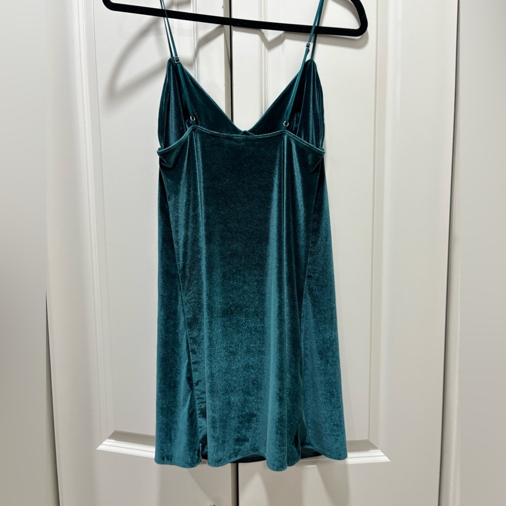 Victoria's Secret Emerald Green Velvet Chemise Adjustable Straps Sz Med - Picture 3 of 7